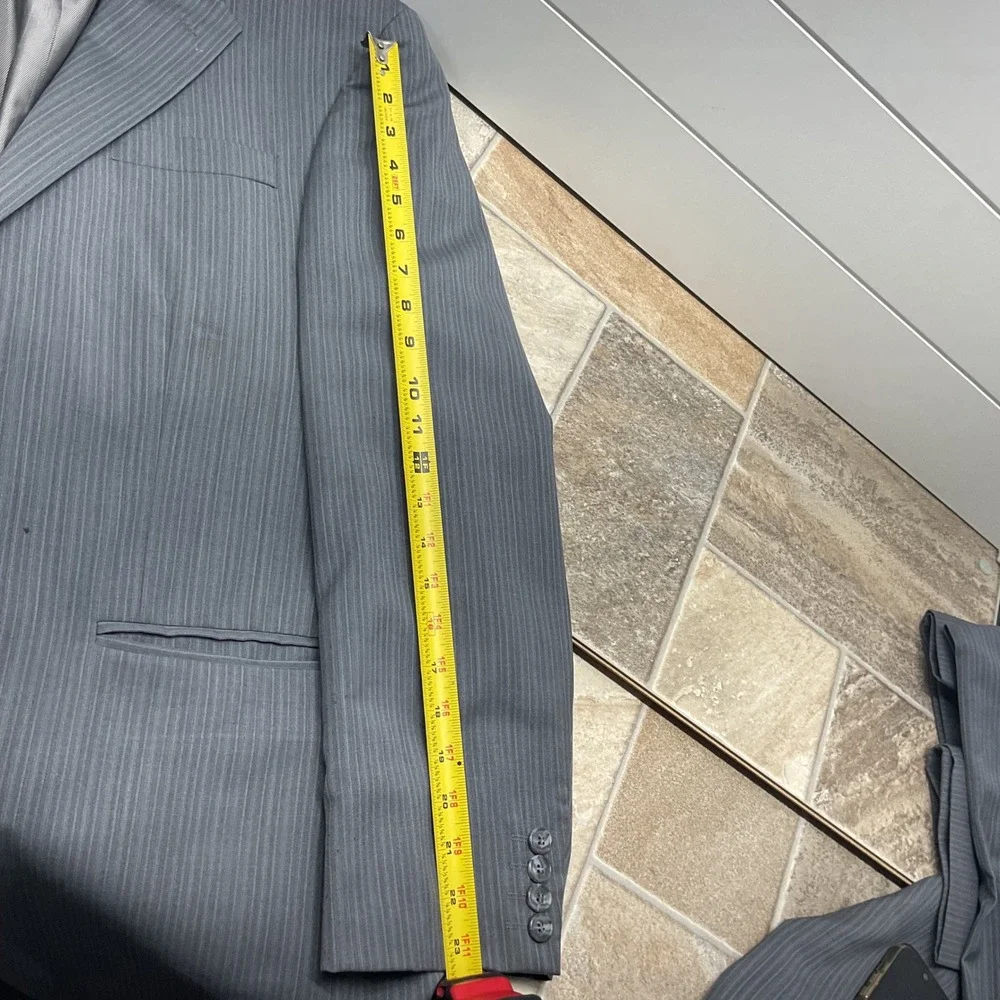 Kenneth Cole New York Mens Grey Pinstripe 100% Wool Suit Jacket Blazer 44R
